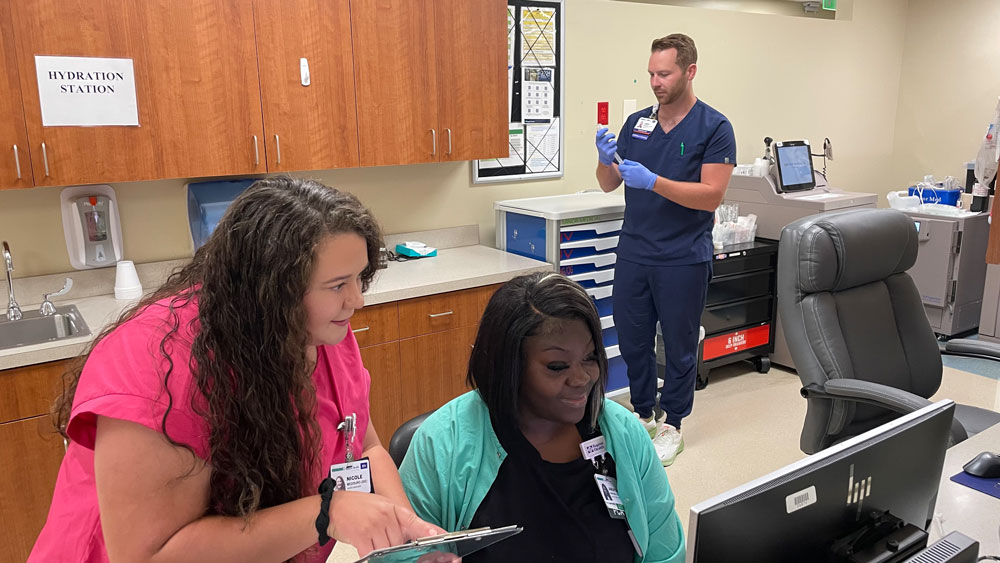 Nicole Dake, '20 (left) and Cody Newton, '16 (right) work in a Baptist Health-Fort Smith nursing station